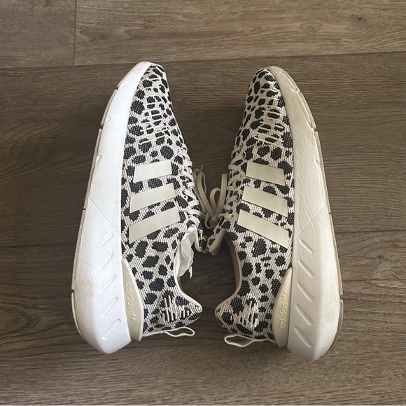 Women’s adidas Swift Run 22 Sneaker Shoes Size 9.5 - Picture 2 of 10